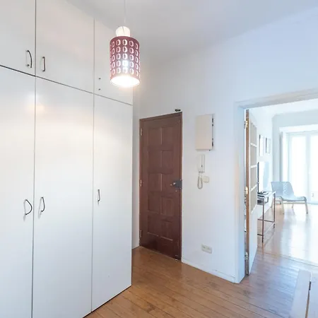 Spacious 2 Bedroom Apt With Large Living Room Lisbon