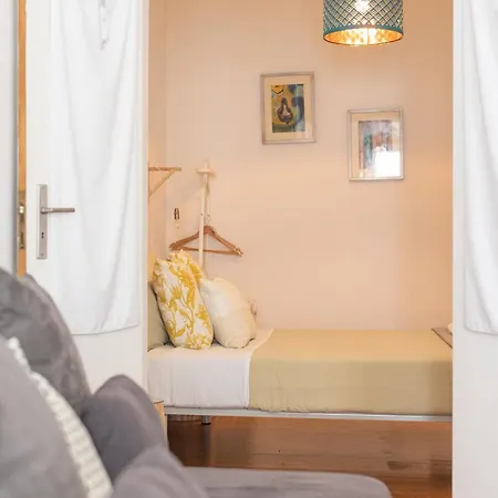 Spacious 2 Bedroom Apt With Large Living Room Lisbon Lisbon