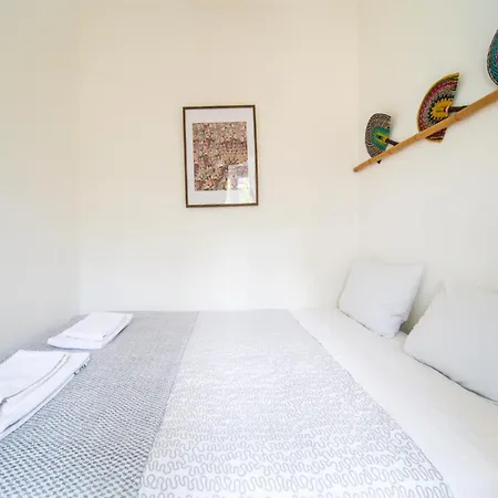 Spacious 2 Bedroom Apt With Large Living Room Lisbon Lägenhet *