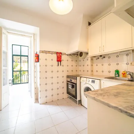 Spacious 2 Bedroom Apt With Large Living Room Lisbon * Lisbon