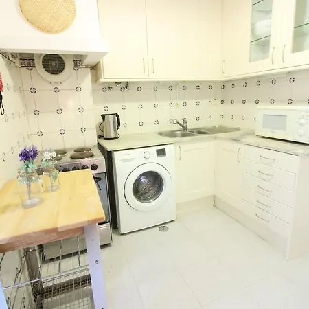 Spacious 2 Bedroom Apt With Large Living Room Lisbon Apartment