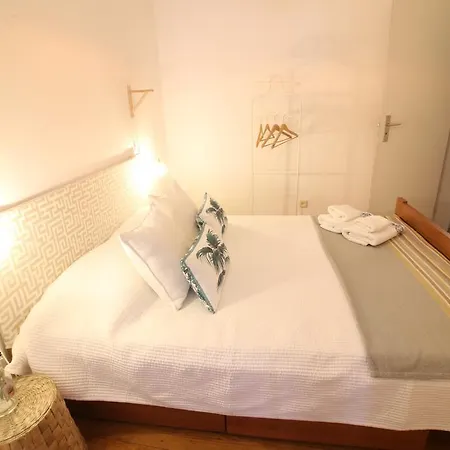 Spacious 2 Bedroom Apt With Large Living Room Lisbon *