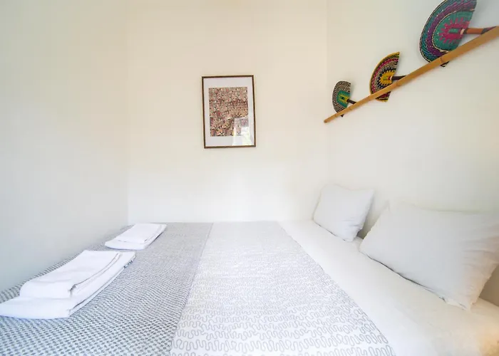 Spacious 2 Bedroom Apt With Large Living Room Lisbon Apartment *