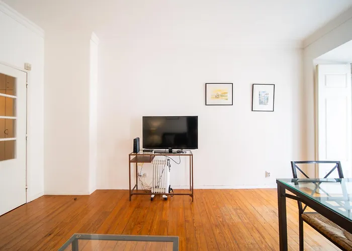 Spacious 2 Bedroom Apt With Large Living Room Lisbon Apartment Lissabon