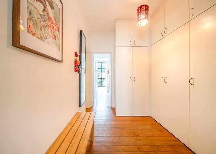 Spacious 2 Bedroom Apt With Large Living Room Lisbon *