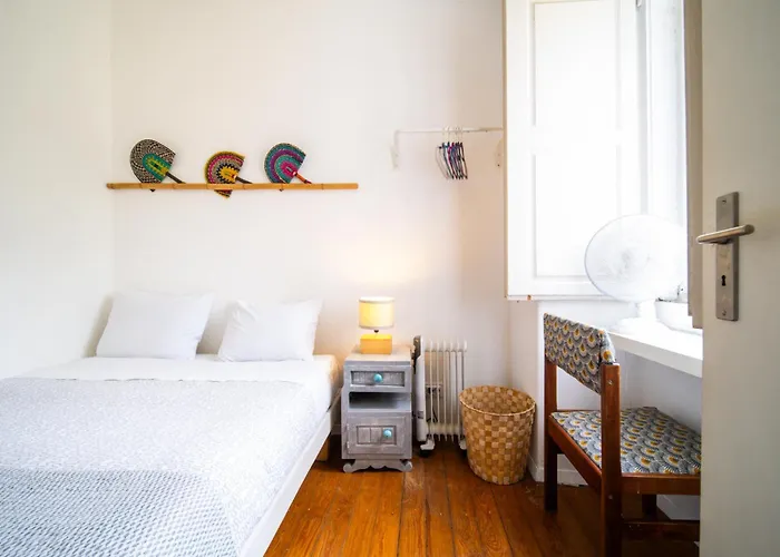 Spacious 2 Bedroom Apt With Large Living Room Lisbon Lissabon
