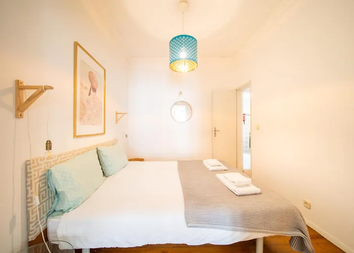 Apartment Spacious 2 Bedroom Apt With Large Living Room Lisbon Lissabon