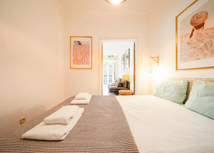 Spacious 2 Bedroom Apt With Large Living Room Lisbon *